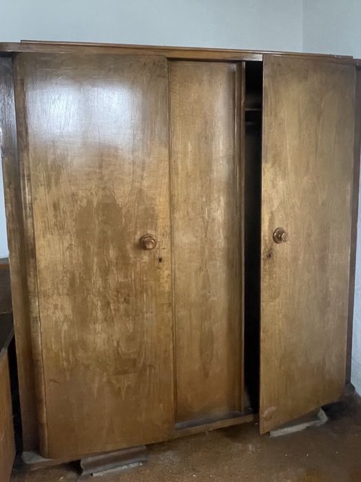 Старинен гардероб от орех