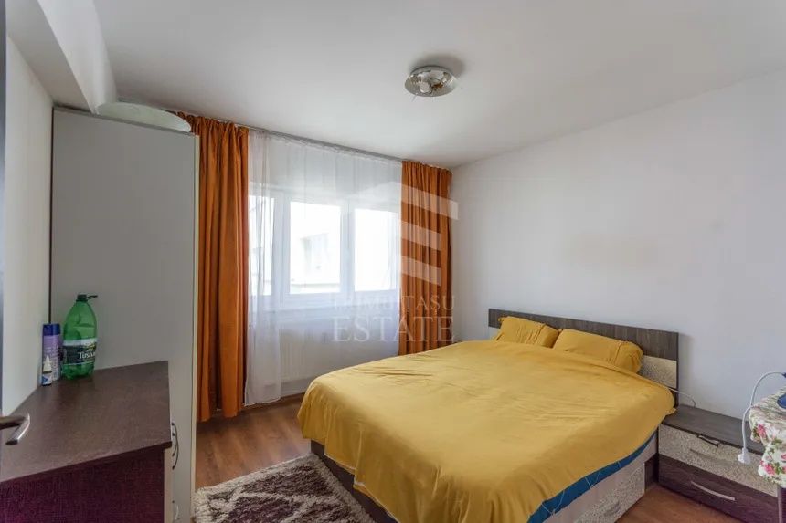 Vand apartament cu 4 camere , decomandat , 2 bai, 2 balcoane . - Mai multe