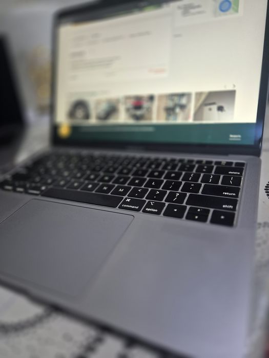 Apple Macbook core i5 LapTop 8,128