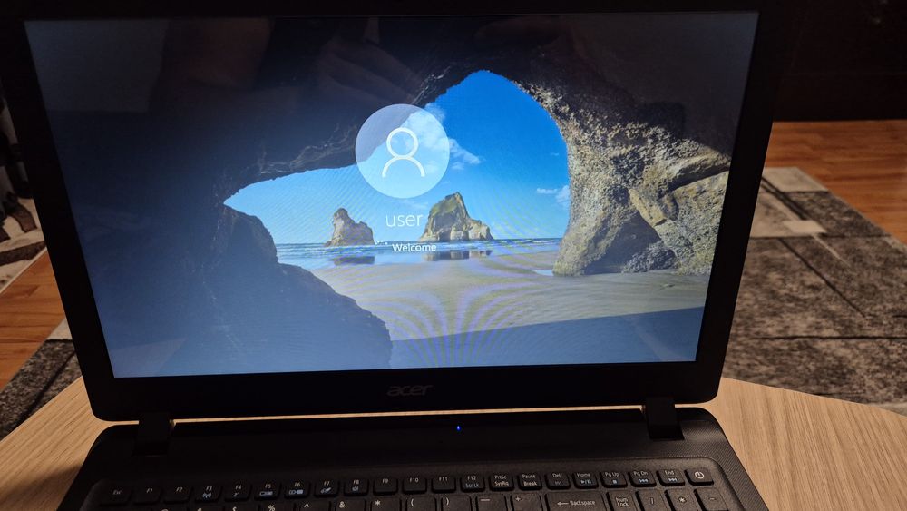 Vand laptop Acer aspire e15