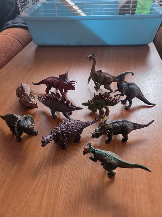 Set de 10 dinozauri
