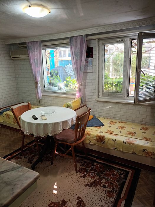 Малък летен апартамент с двор в Поморие