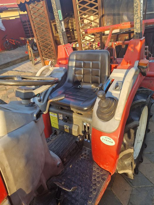 Tractor Yanmar 18 cp cu freză