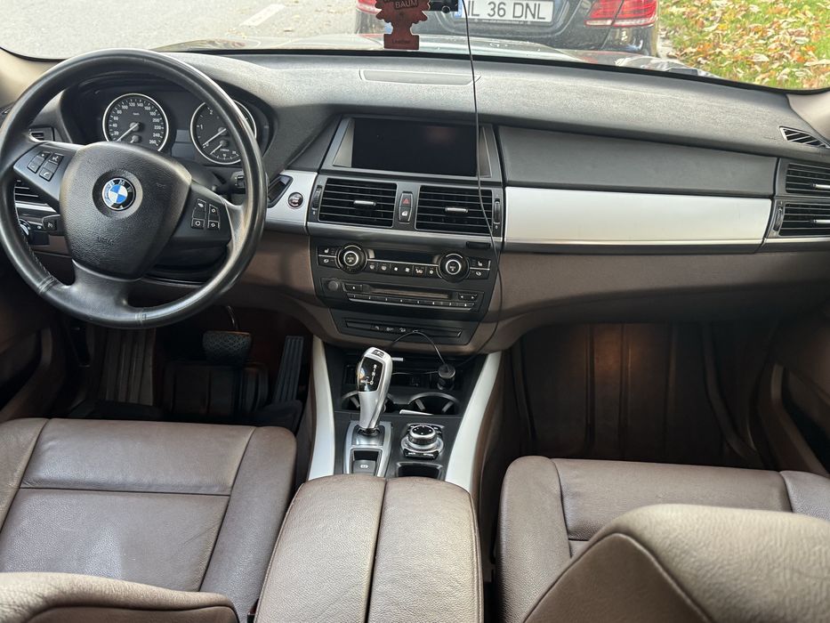BMW X5  anul 2013 fara defecte la zi reviziile
