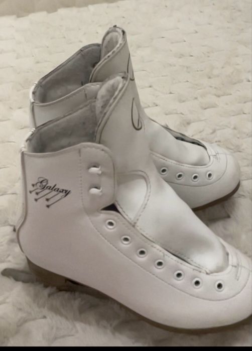 Patine artistice damă – mărimea 33