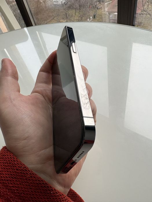 Iphone 13 PRO tinut doar in husa si folie