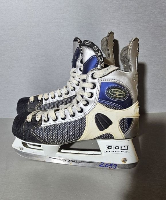 Patine 2059 hochei hockey CCM   marime   43 ( 28,5   cm lungime interioara).