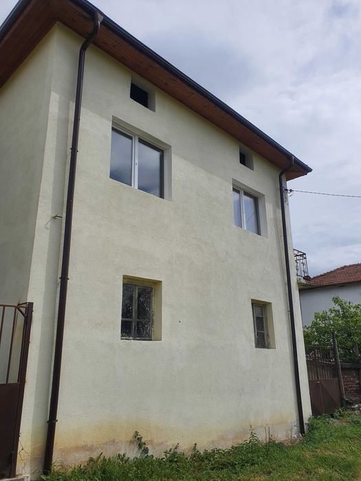 Къща на два етажа с. Петрово община Сандански