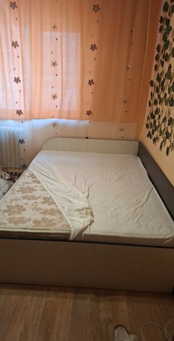 Vând mobila hol întrare 1000 lei , sufragerie3000lei, dormitor 2500lei