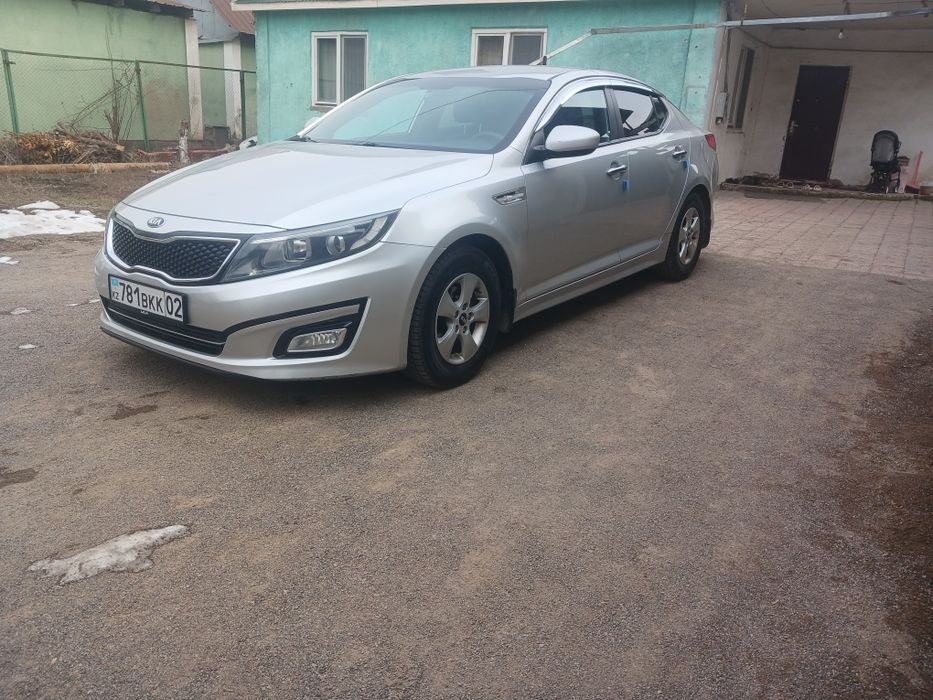 Продам срочно автомобиль кия ка5 2014г