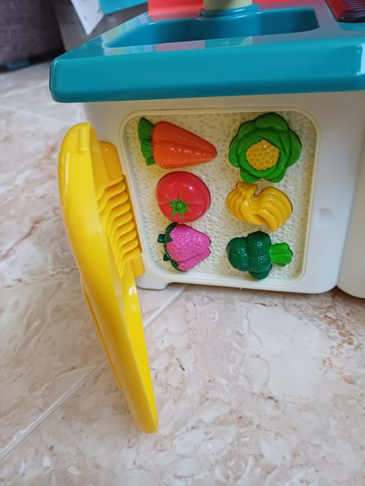 Малка детска кухня с мелодии