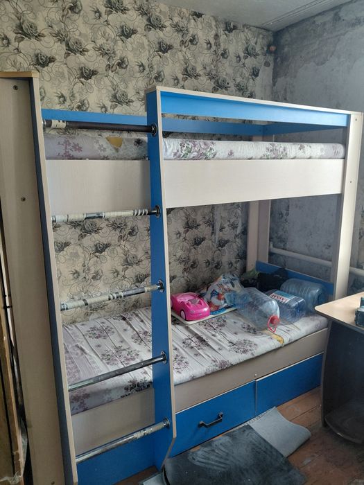 Продам детская  двухъярусная кровать