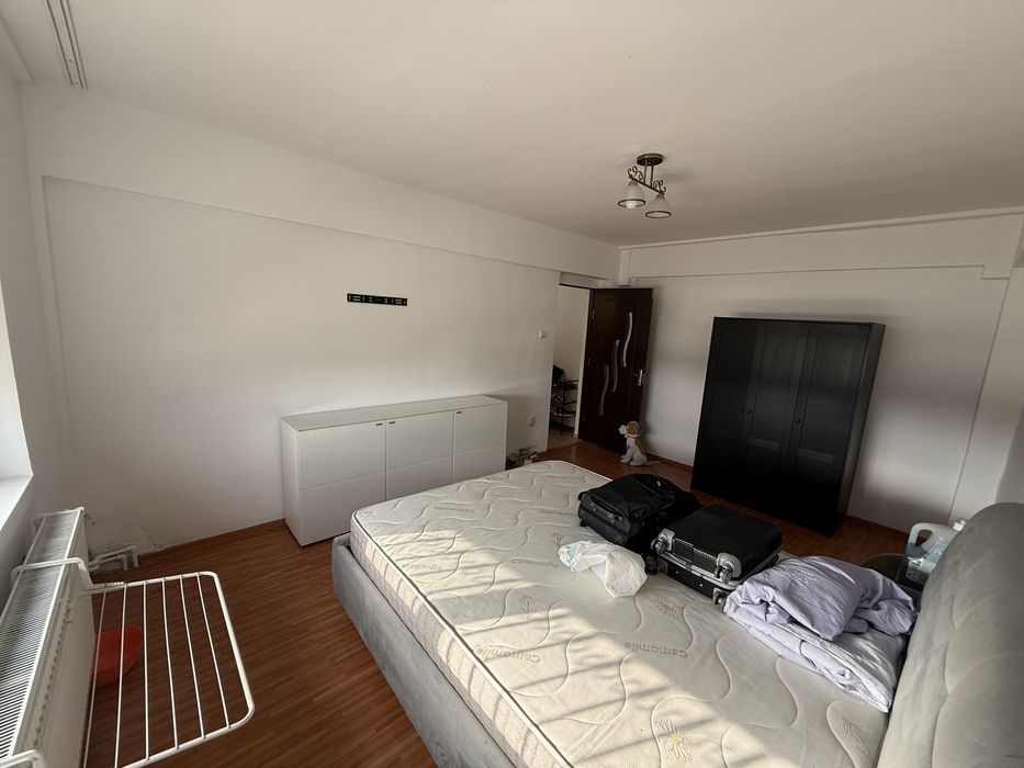 Inchiriez apartament