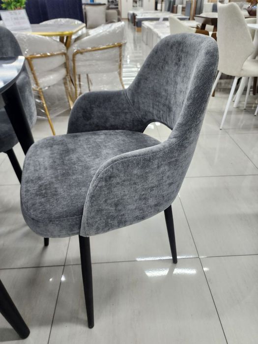 Стол и 6 стулья для кухни и для гостиного