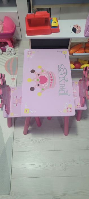 Set masa cu 2 scaune pentru copii roz
