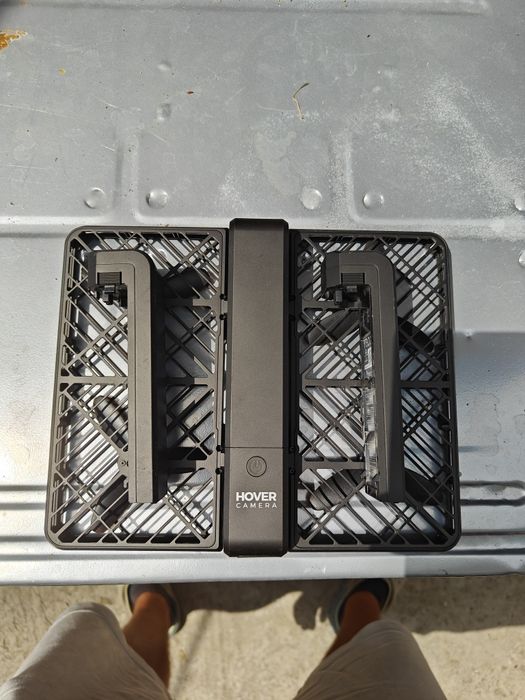 Dronă autonomă Hover Camera