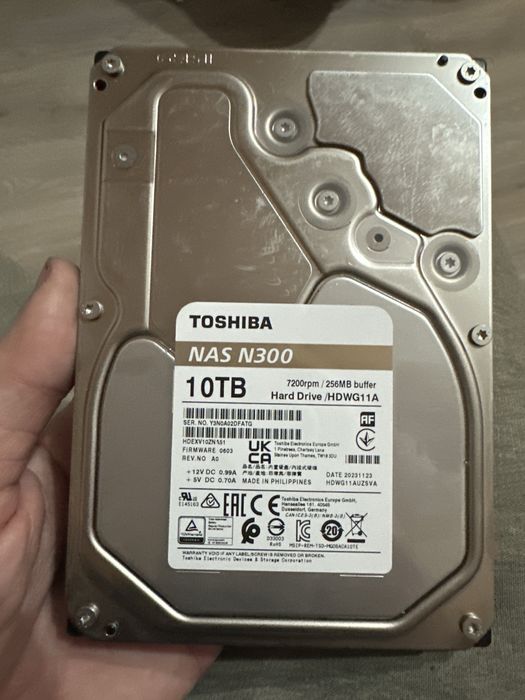 Vand HDD 10TB nou