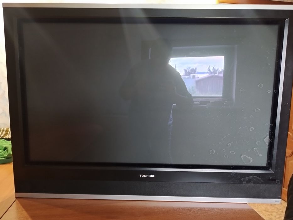 Телевизор Sony  и Тoshiba