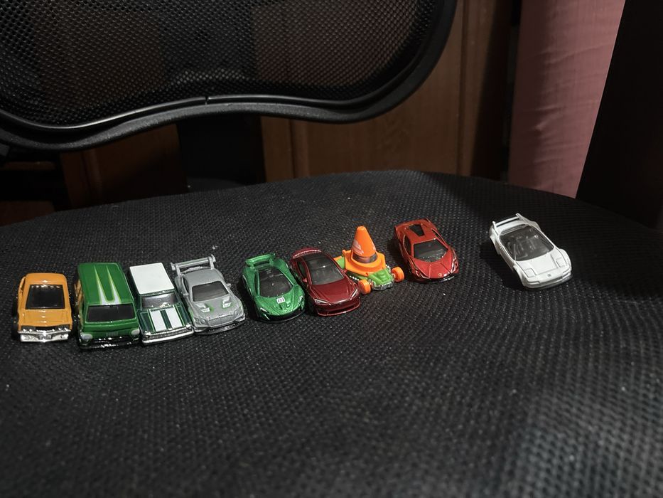 Продам кучу машинок хотвилс