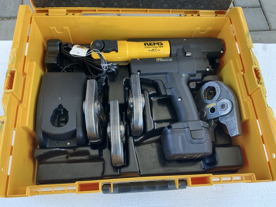 Vind  presa sertizare Rems Mini Press cu bacuri M15,,18,22,28 noua 0presari