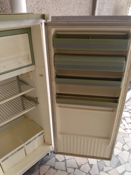 Холодильник рабочий  в Рабочем  состояние производства СССР