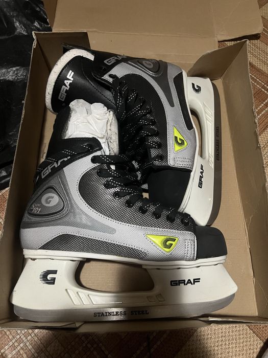 Продам коньки для хоккея