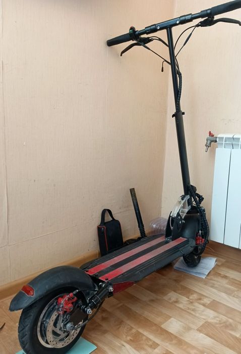 Электросамокат мощный.