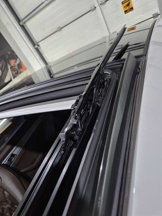 Curatare, gresare, ungere trapa auto, panoramic