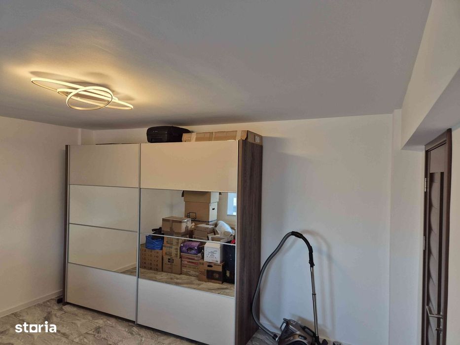 Proprietar vând apartament 2 camere central.