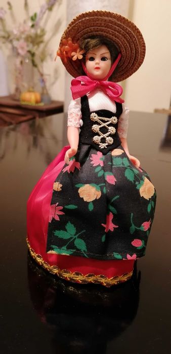 Две красиви етно-кукли за колекционери и ценители