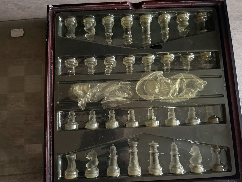 Joc de sah , din sticla