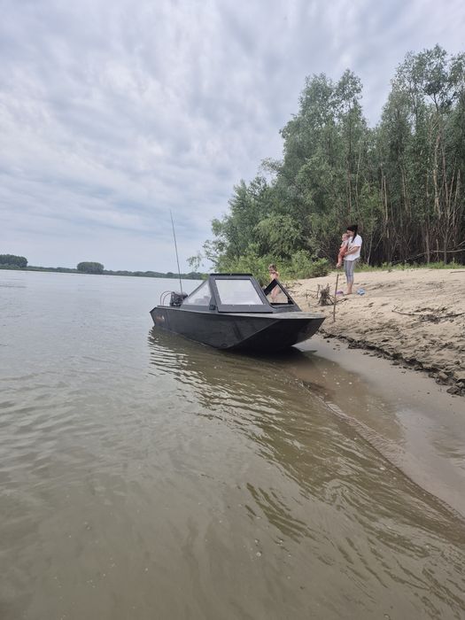 Продам лодку вместе с прицепом