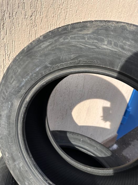 Продам шины Hankook 225/60/17 4  баллона