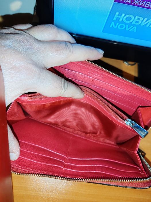 Дамско протмоне червен Марков ,късметлийски