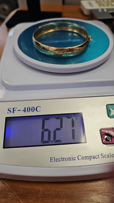 Твърда златна гривна