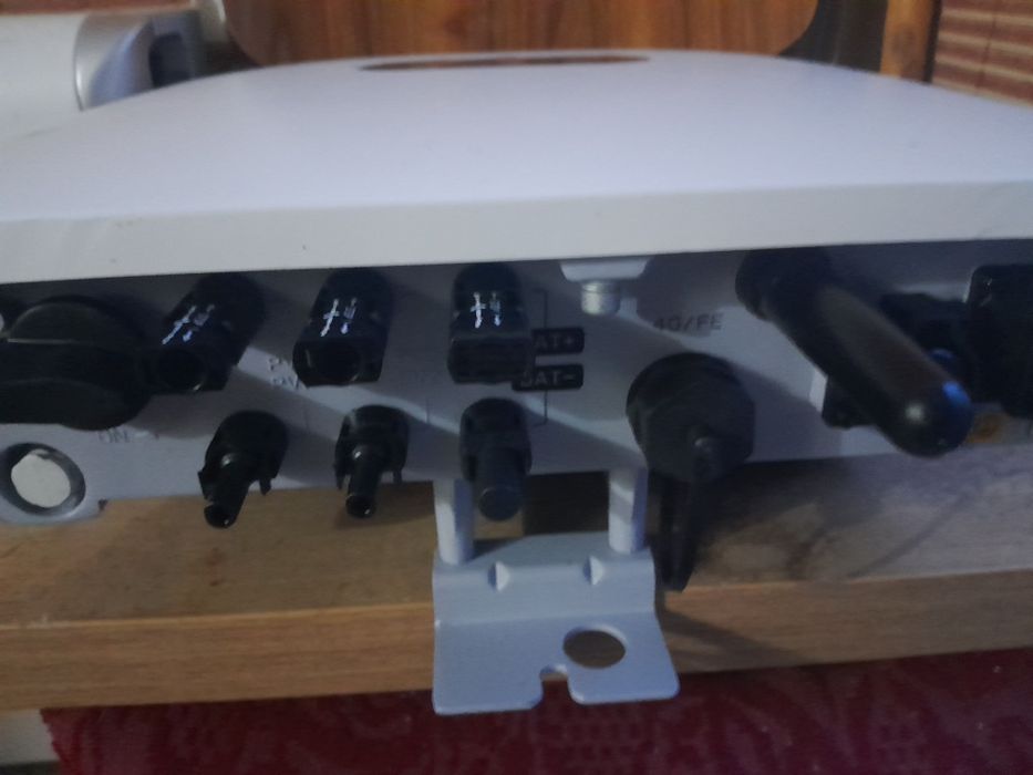 Vând invertor Huawei 6 ktl