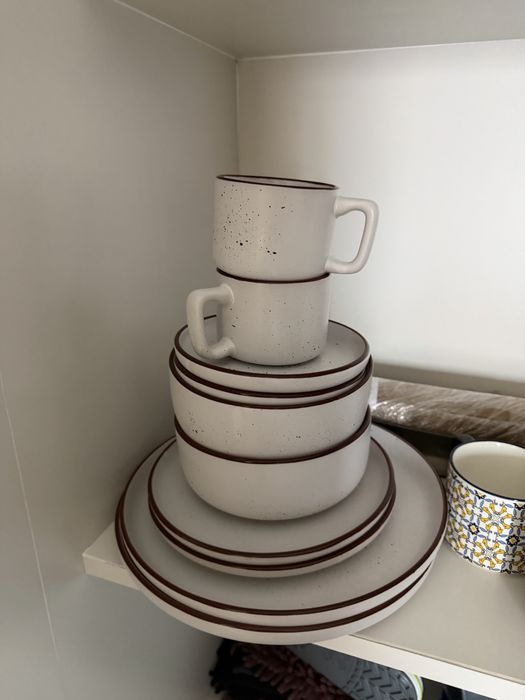 Посуда для 2 персон 8 предметов+4 чашки