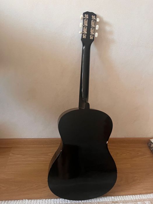 Гитара хороший одна струна нету