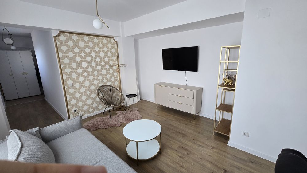 Inchiriez apartament 3 camere, bloc nou, strada Mircea Eliade