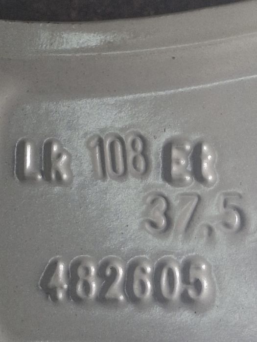 Roți Ford R14 cu anvelope de vară