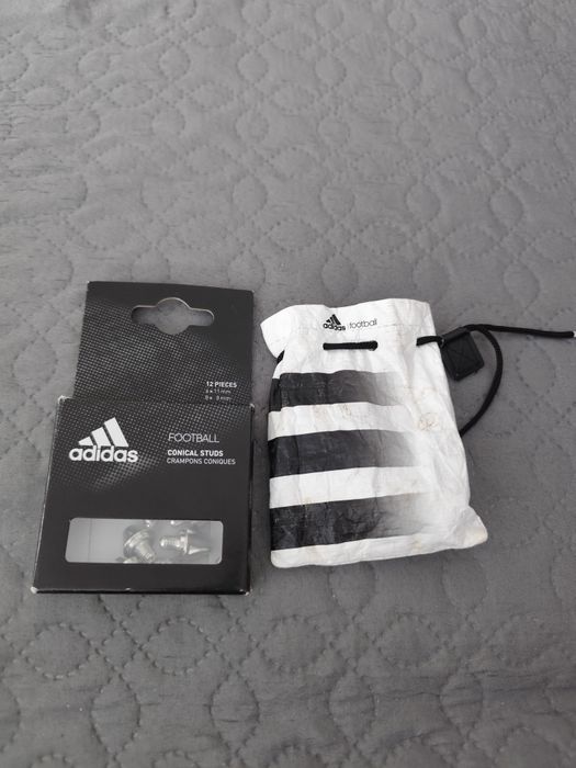 Cheița +crampoane pt iarba Adidas originale
