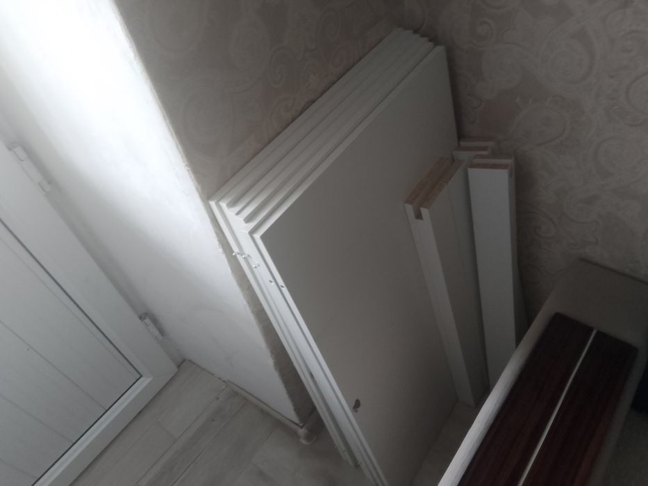 Продам стол трансфомер удлиняется до 4 метра