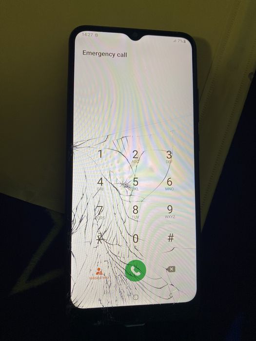 Telefoane cu sticla fisurata display bun