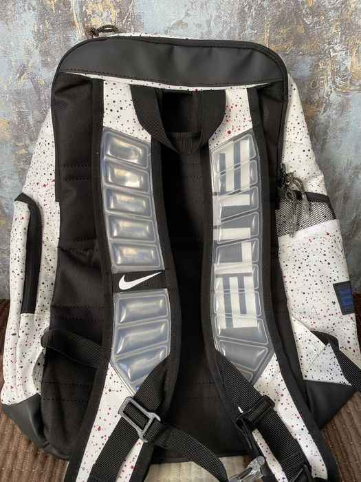 Продам рюкзак Nike Elite Новый