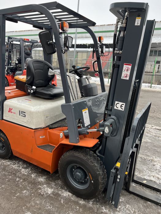 Вилочный погрузчик