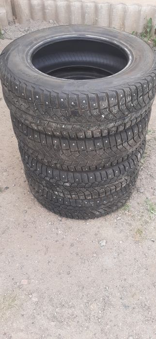 Продам шины на легковую машину.