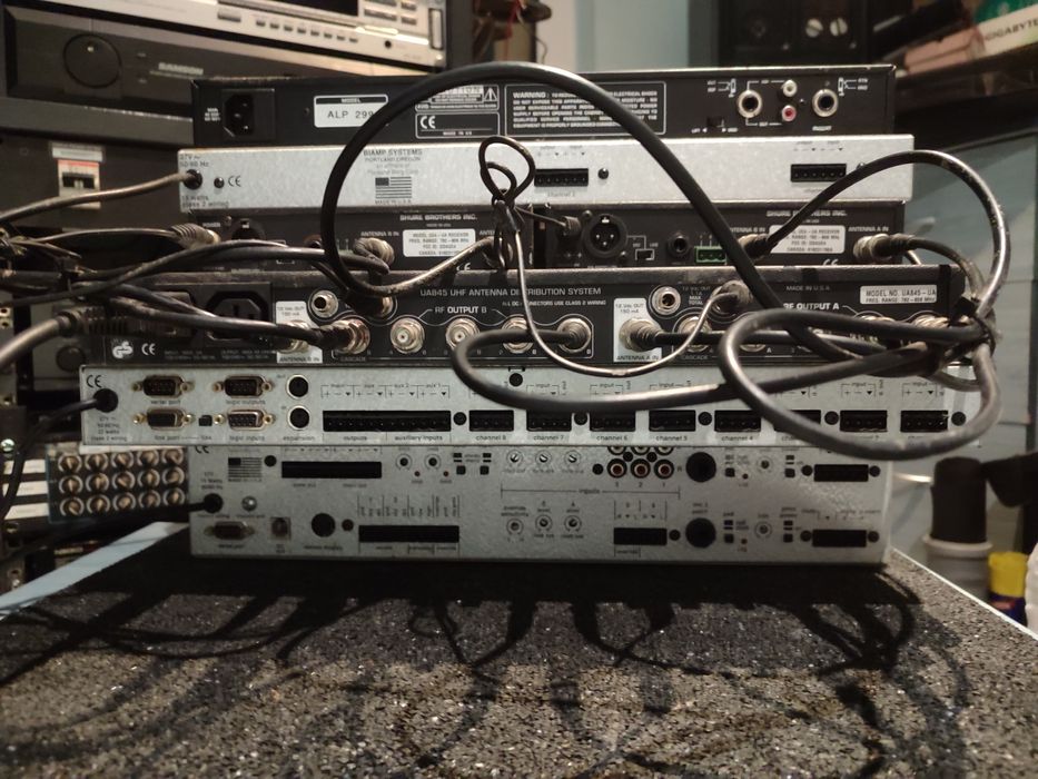 Reciver  wireless microfon Shure Procesor Antilarsen  Biamp