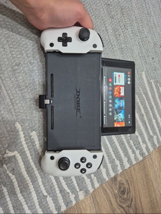 Nintendo Switch + Белый контроллер Dobe + Кейс для переноски
