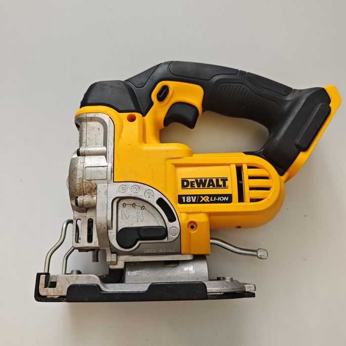 DeWalt прободен трион зеге 18v  DCS 331