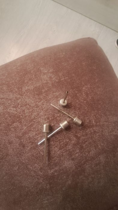 Продам иголки для накачивания мячей